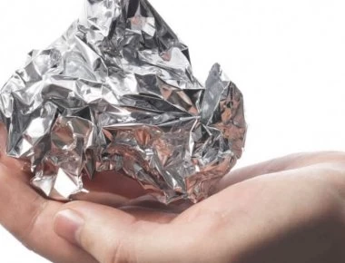 Δεν φαντάζεστε τι θα συμβεί αν τυλίξετε τα πόδια σας με αλουμινόχαρτο για 1 ώρα